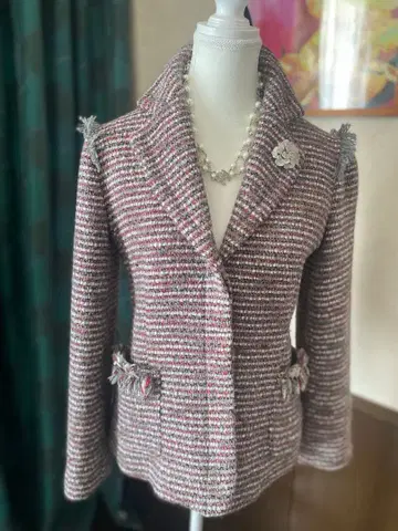 새상품급 OTTO 트위드 테일러드 자켓 그레이와 빨간색 프린지 비쥬 버튼