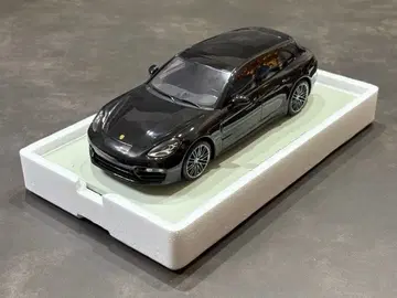 포르쉐 파나메라 PORSCHE PANAMERA 1/18