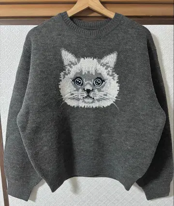 고양이 얼굴 디자인 그레이 니트 스웨터 미사용