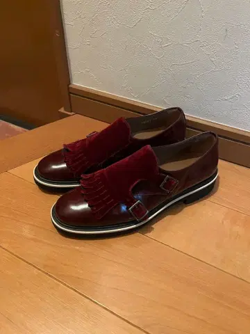 Pertini 버건디 프린지 로퍼 36