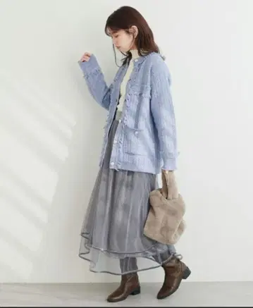 내추럴 꾸뛰르 카노코 하찌 프린지 금장 버튼 가디건