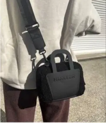 [ 새상품 미사용 ] HUNTER 부클레 미니 크로스바디 숄더백