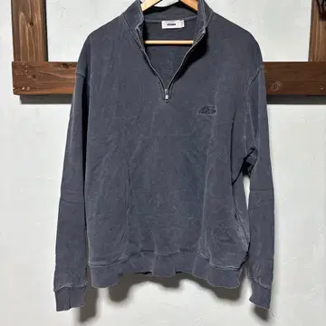 아토모스 피그먼트 다이 하프 지퍼 스웨트 셔츠