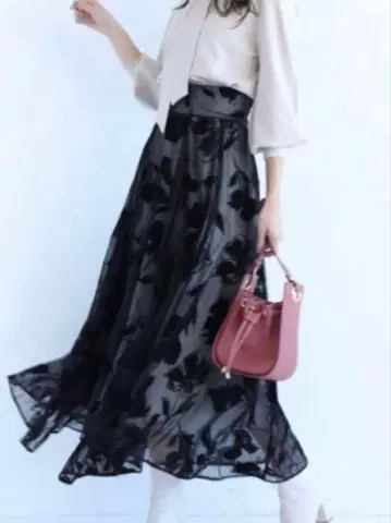 Mystrada 블랙 플라워 무늬 플레어 스커트