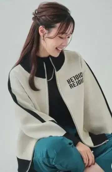 큐티 블론드 스폰디쉬 니트 트랙 자켓 화이트