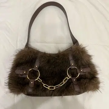 브라운 퍼 핸드백 체인 장식