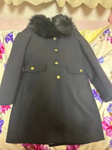 새상품급 ZARA 퍼 달린 코트 사이즈 28 S 블랙 골드 버튼