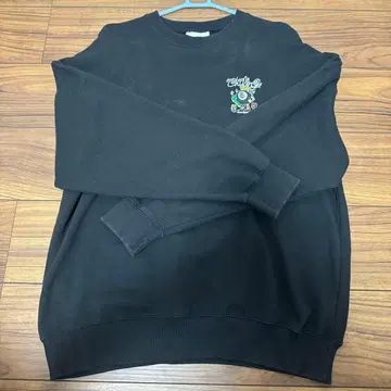 Attitude Makes Style! 블랙 맨투맨