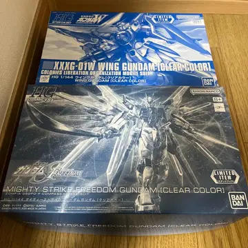 HG 마이티 스트라이크 프리덤, 윙 건담 [클리어 컬러] 세트