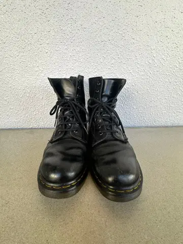 닥터마틴 8홀 숏부츠