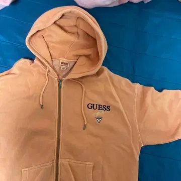 GUESS 오렌지 후드티 M 사이즈