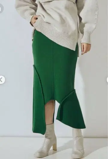 UN3D. 헴컷 맨투맨 스커트