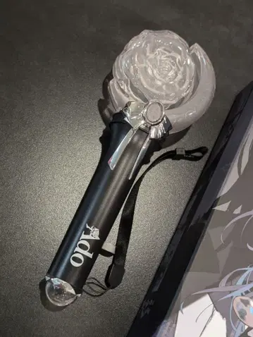 Ado 모나리자의 옆얼굴 응원봉 박스 포함