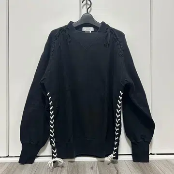 FACETASM 레이스업 디자인 풀오버 맨투맨