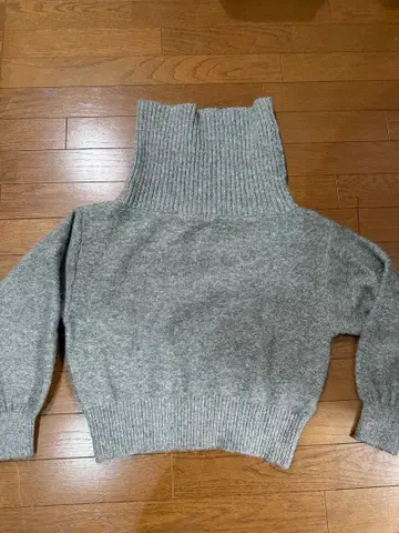 그레이 터틀넥 스웨터