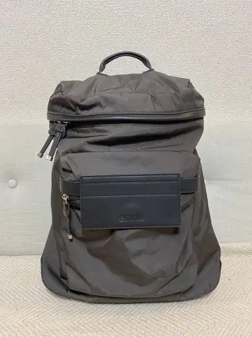 다크 그레이 나일론 백팩