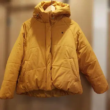 후드 부착 머스타드 다운 자켓