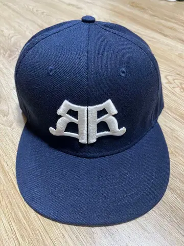 우리들의 별장 BB Butterfly Baseball Cap