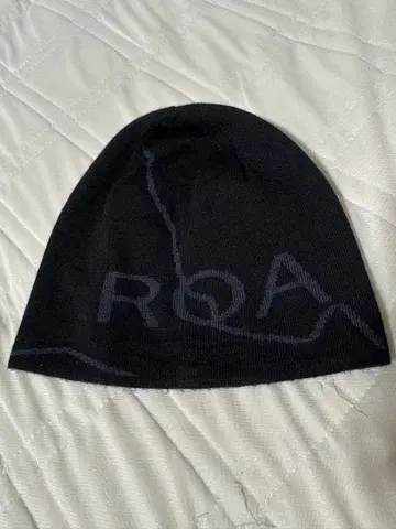 ROA 블랙 니트 모자