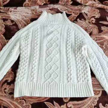 화이트 케이블 니트 터틀넥 스웨터 mackintosh