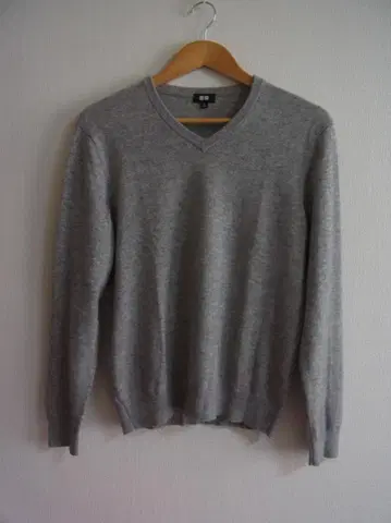 유니클로 캐시미어 100% V넥 니트 스웨터 남성용 그레이 M