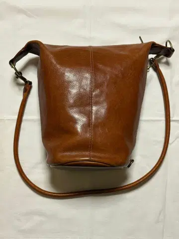 브라운 가죽 숄더백