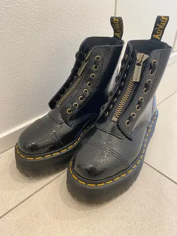 닥터마틴 싱클레어 페이턴트 8홀 통굽 부츠 23cm UK4