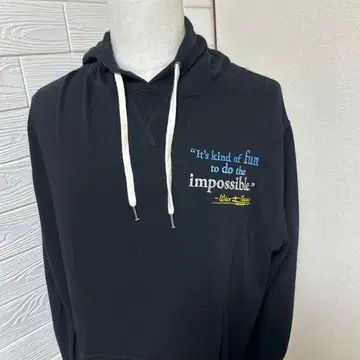 월트 디즈니 명언 자수 후드티 블랙