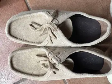 베이지 스웨이드 모카신