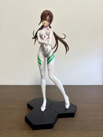 에반게리온 마리 화이트 플러그 수트 피규어