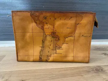 지도 도안 가죽 클러치백
