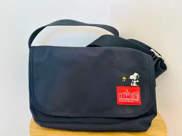 맨해튼 포티지 PEANUTS 스누피 65주년 콜라보 숄더백