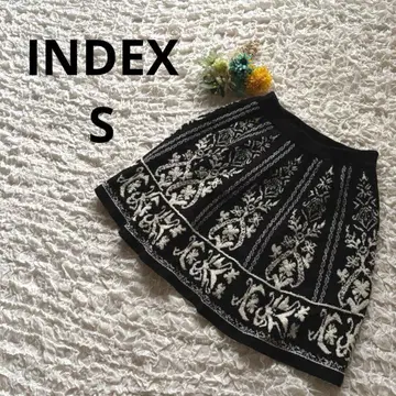 인덱스 니트 플레어 스커트 허리밴딩 올 패턴 블랙 x 화이트 S 새상품급