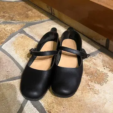 CLEDRAN 스트랩 슈즈 블랙 가죽 로우 펌프스 발레 슈즈