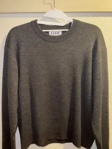 coor 그레이 크루넥 니트 스웨터