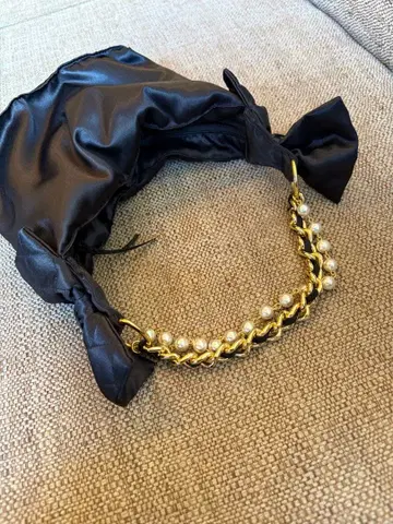 사에라 나파타 멜로에 새틴 펄 체인 리본 백 크리스마스에