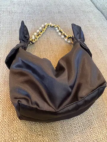 사에라 나파타 멜로에 새틴 펄 체인 리본 백 크리스마스에