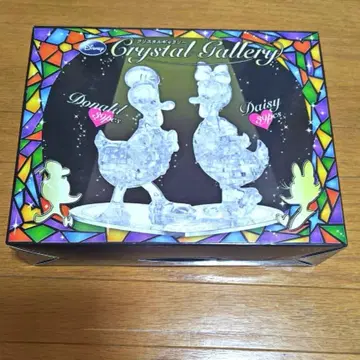 도날드 & 데이지 크리스탈 갤러리