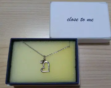 close to me 목걸이