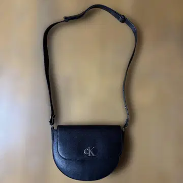 cK 블랙 숄더백