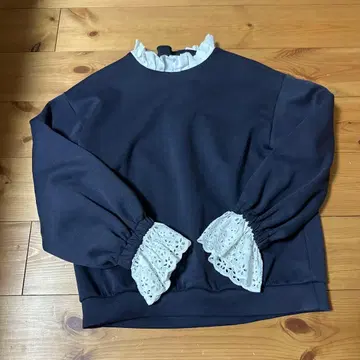 rosy monster 상의 맨투맨 프릴 옷깃 레이스 소매 네이비