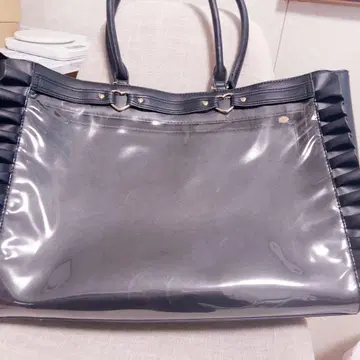 자카마트 A3 하트 버클 인조 가죽 프릴 토트백 블랙