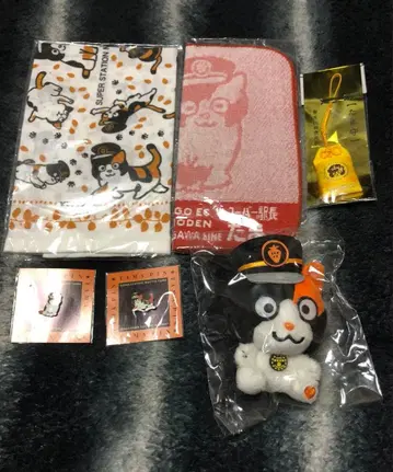 타마 역장 세트 봉제 인형, 핀 배지 2종류, 타마 부적, 타월, 손수건