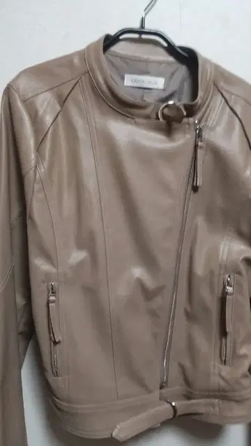 컨디션 최상 베이지 가죽 숏 자켓