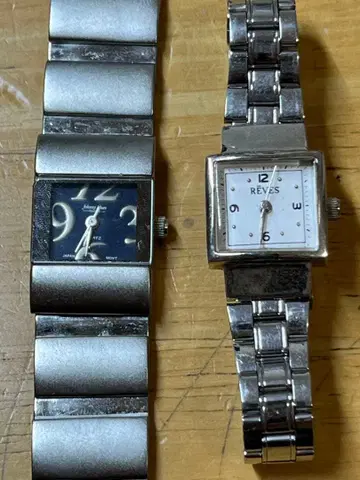 여성용 시계 2개