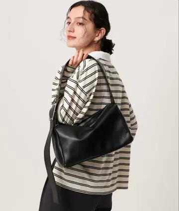 스퀘어 빅 버클 숄더백 BEAUTY&YOUTH