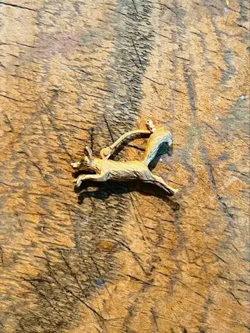 뛰는 동물 디자인 골드 팔찌