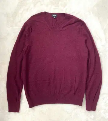 UNIQLO 캐시미어 100 V넥 니트 M 와인 계열