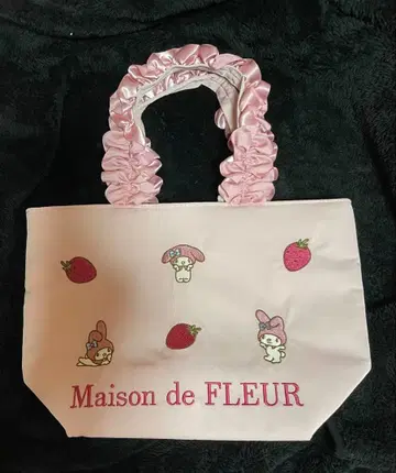Maison de FLEUR 마이멜로디 자수 핑크 토트백