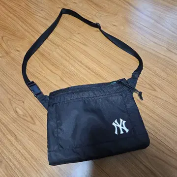 블랙 NY 로고 숄더백